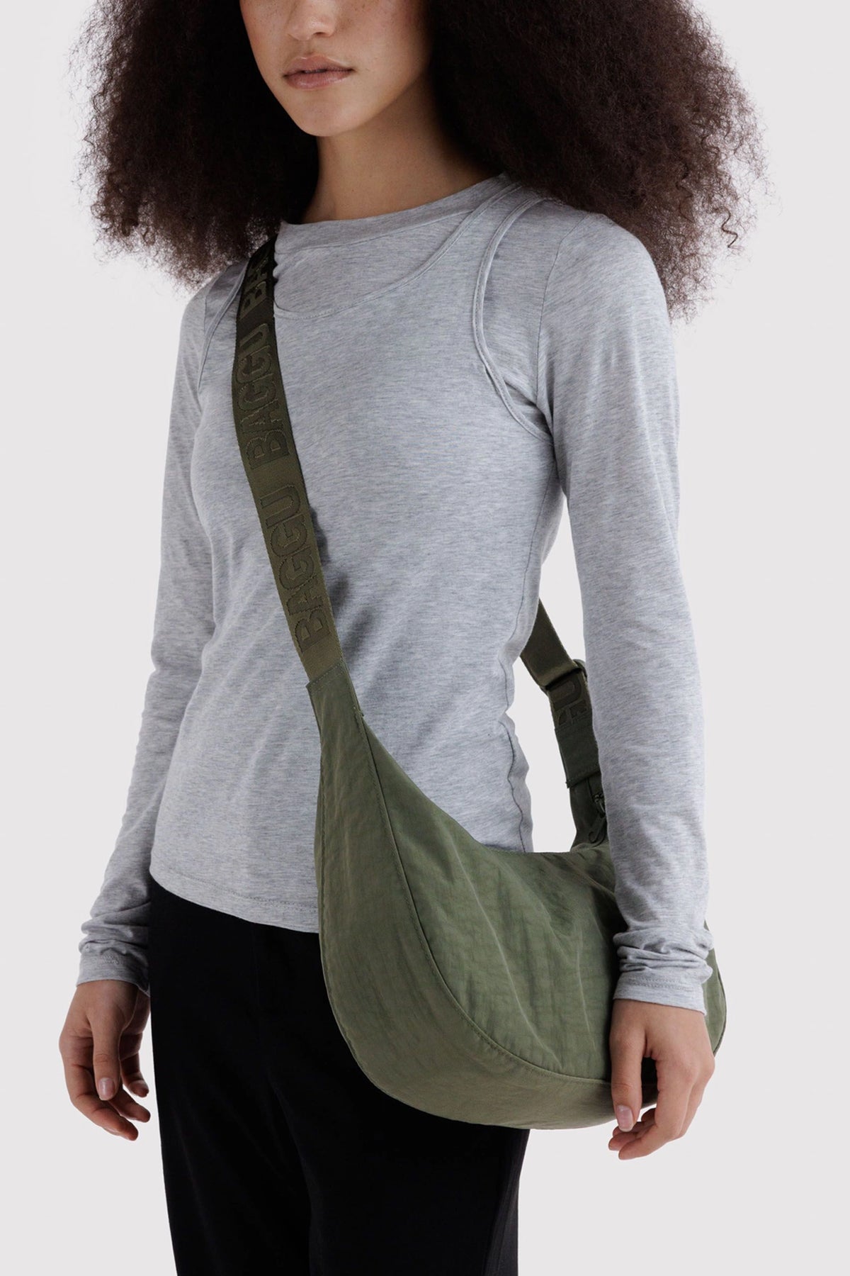 BAGGU Medium Nylon Crescent Bag Caper
