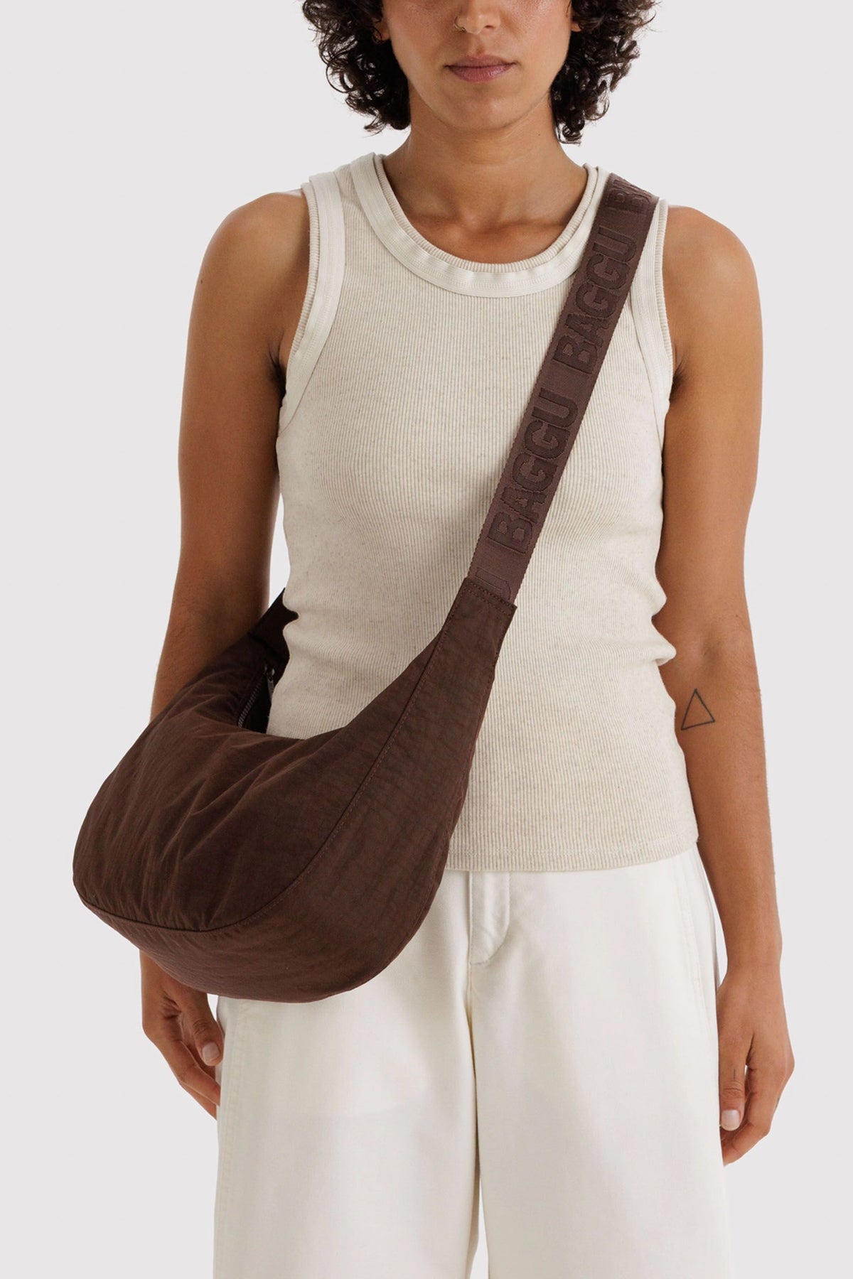 BAGGU Medium Nylon Crescent Bag Coffee